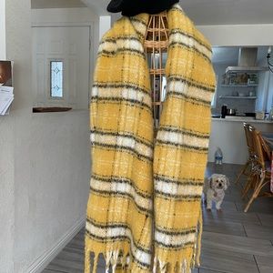 Wool scarf . Soft and very cozy! Yellow / blk plaid. Smoke free home